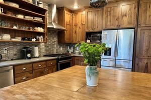 Kitchen table with flowers.